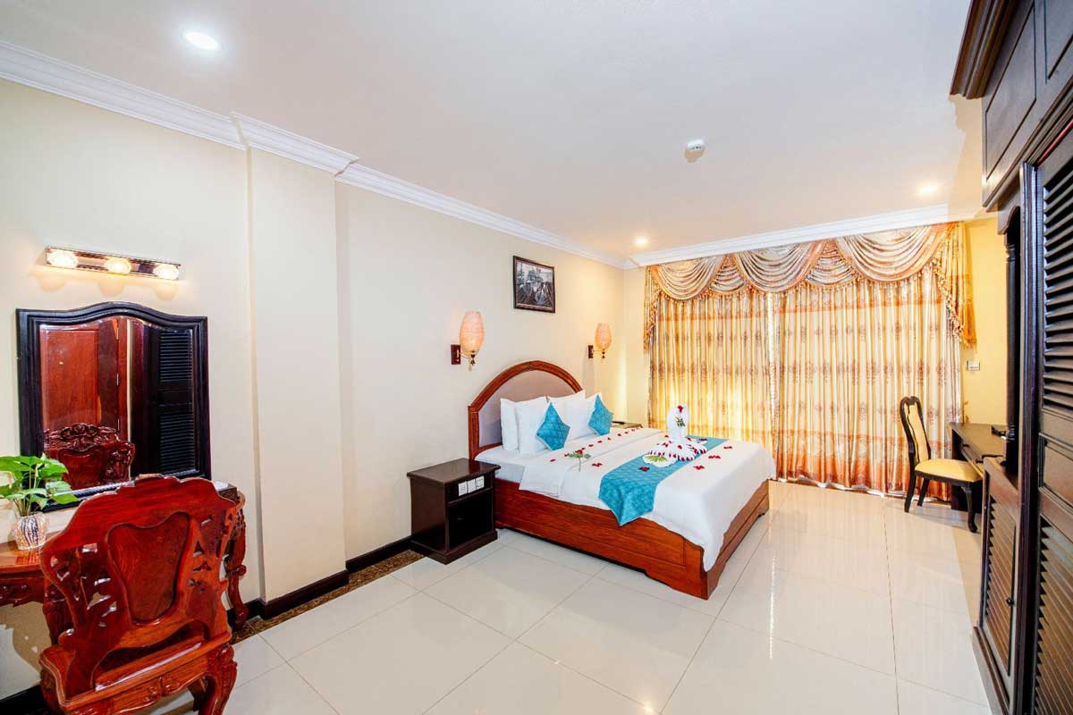 Rooms and Suites