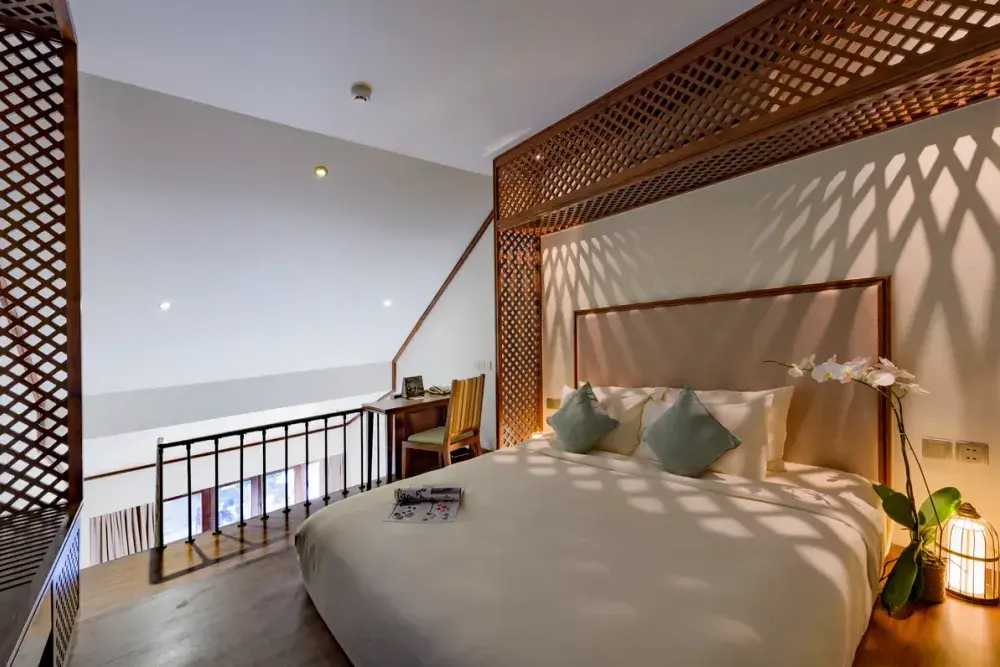 Rooms and Suites