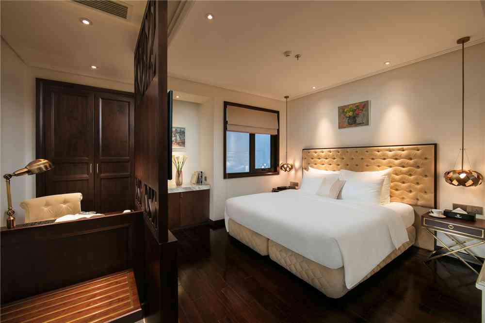 Rooms and Suites