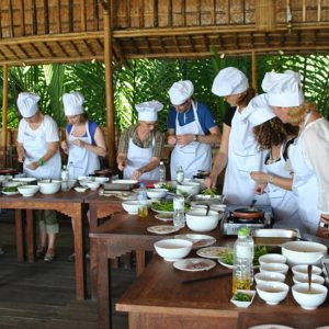 Half Day Cooking Class at Tra Que with Bike